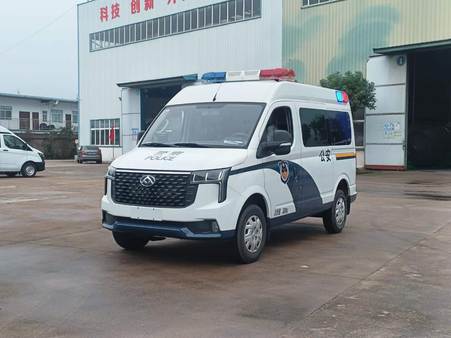 上汽大通V80囚车